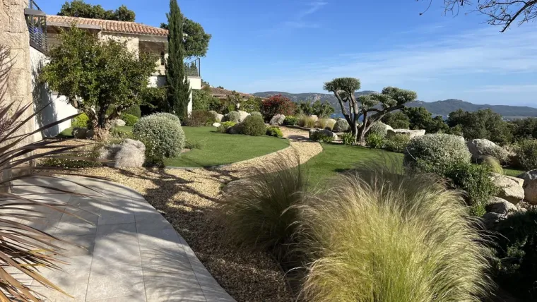 Arte Natura est à Porto Vecchio pour un entretien régulier chez un client, Porto-Vecchio, Arte Natura