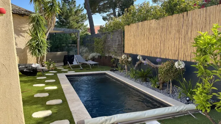 Création d'un jardin autour d'une piscine à Porto Vecchio, Porto-Vecchio, Arte Natura