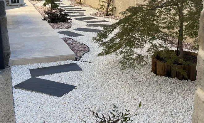 Allée minérale et végétale